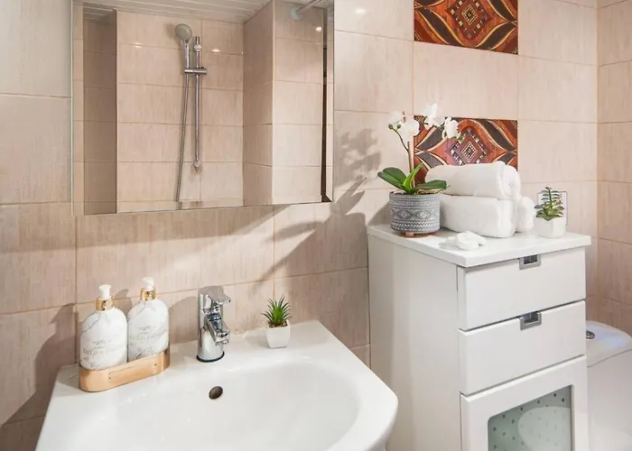 Апартамент New, Vibrant &